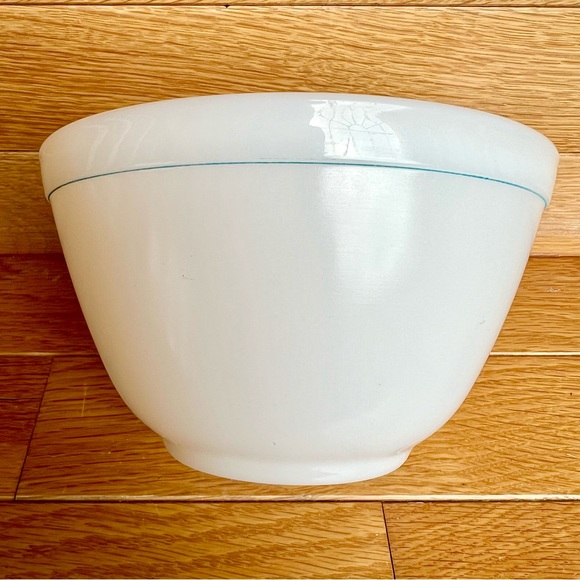 1.5 Pint PYREX 401 Mixing Bowl Serving Bowl Ovenware Milk White - Picture 3 of 16